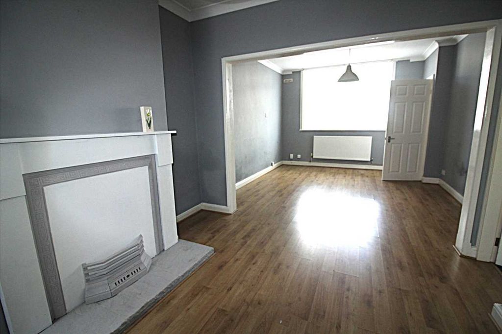 Property photo 2 of 8
