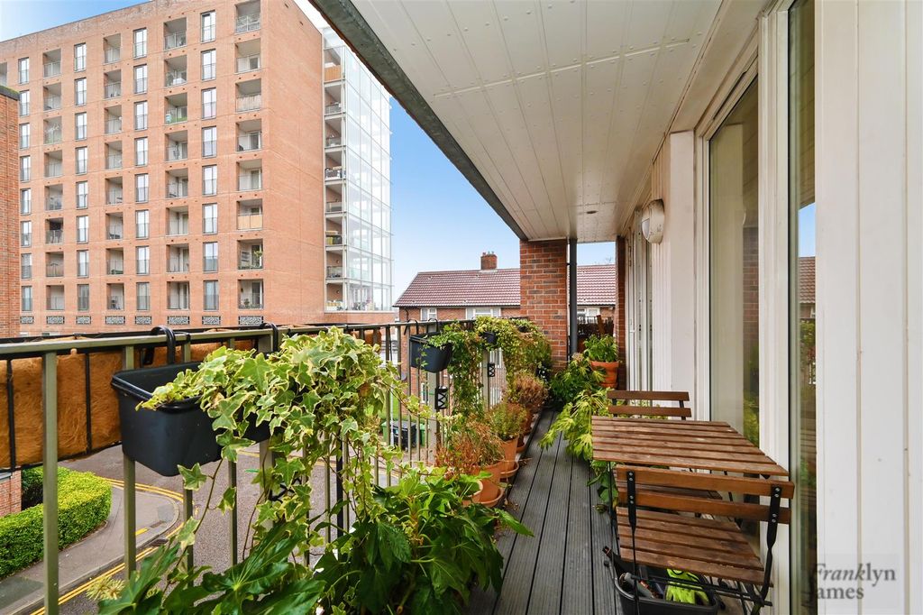 Property photo 2 of 11 Callisto-Court (6).Jpg