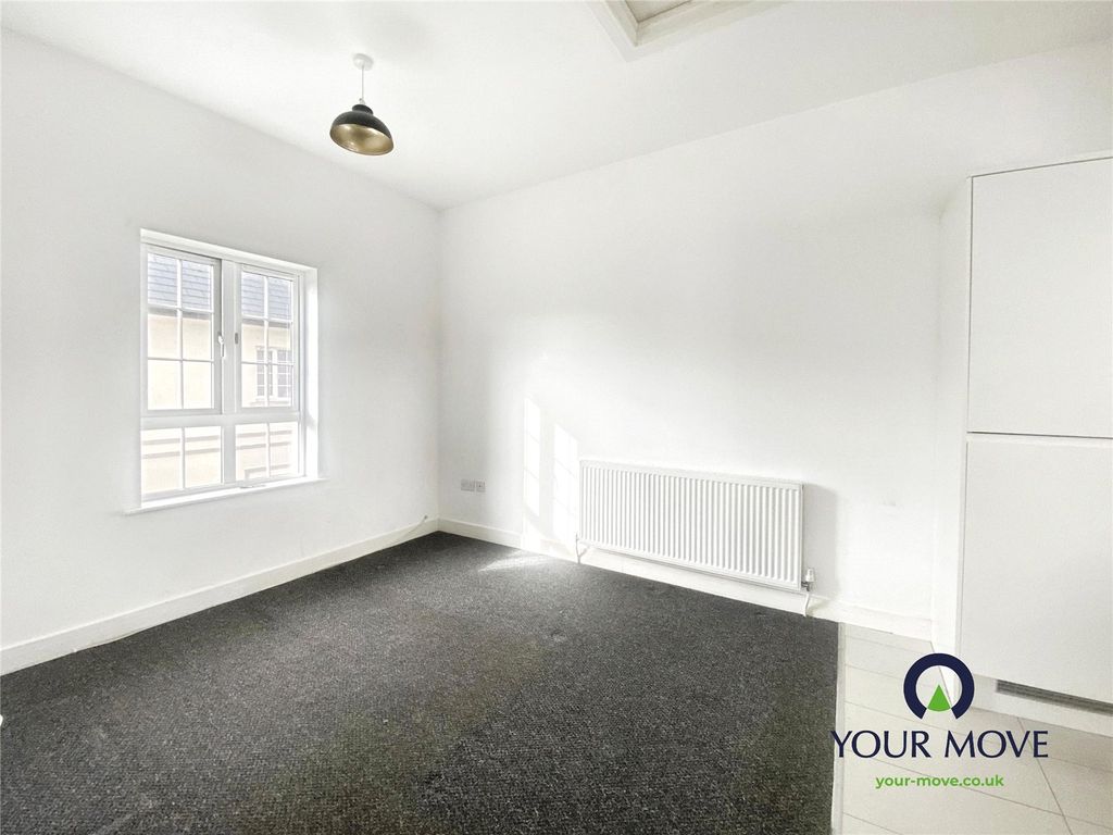 Property photo 3 of 9 Lounge