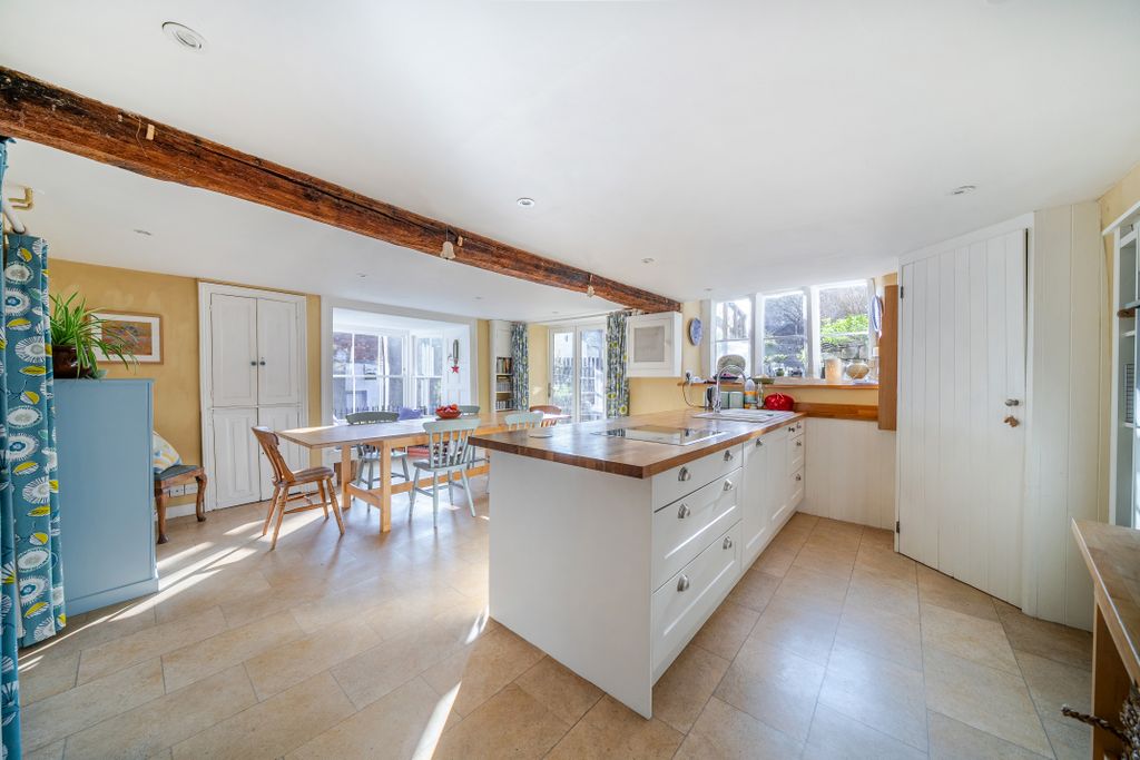 Property photo 3 of 31