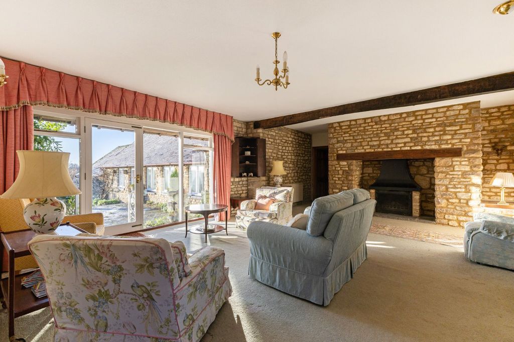 Property photo 2 of 25 Picture No. 12