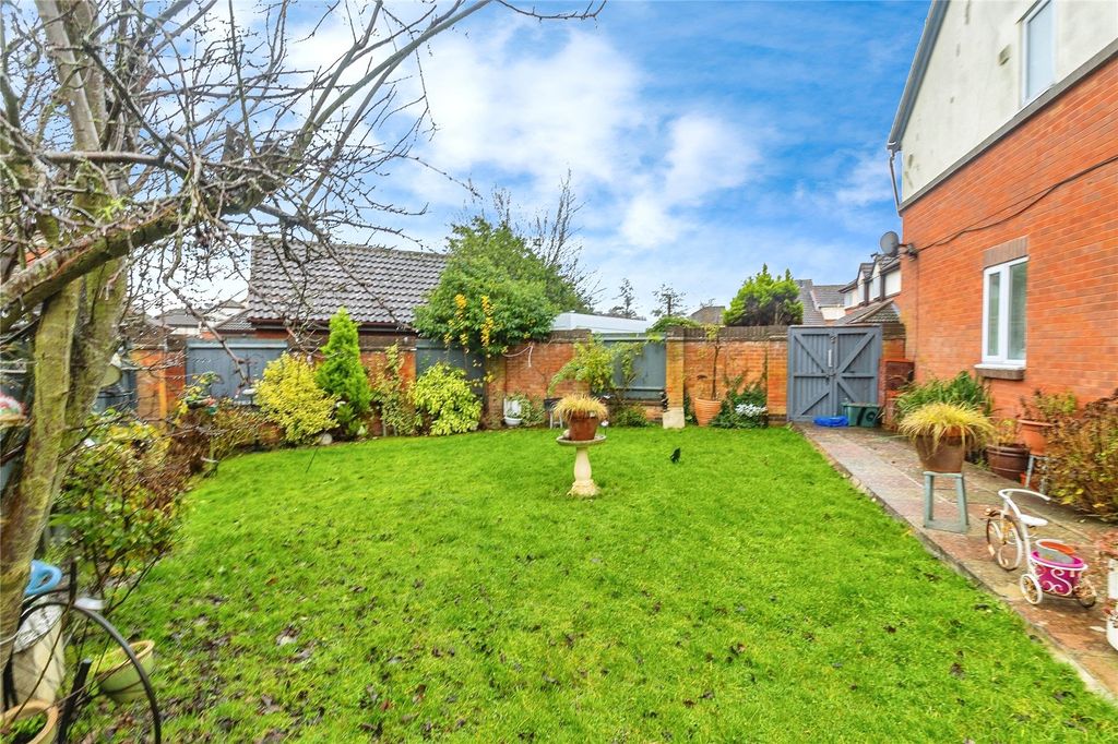 Property photo 2 of 18 Picture No. 33