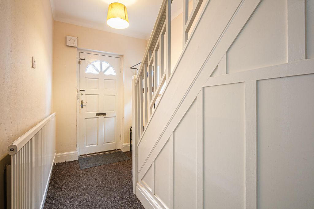 Property photo 2 of 16 Hallway
