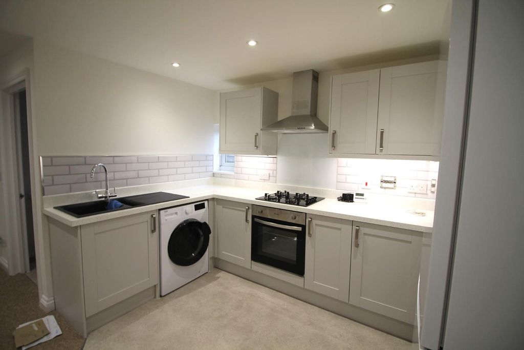 Property photo 1 of 8 Kitchen (2).Jpg