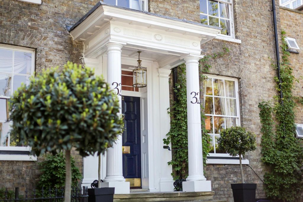 Property photo 1 of 4 External Front.Jpg