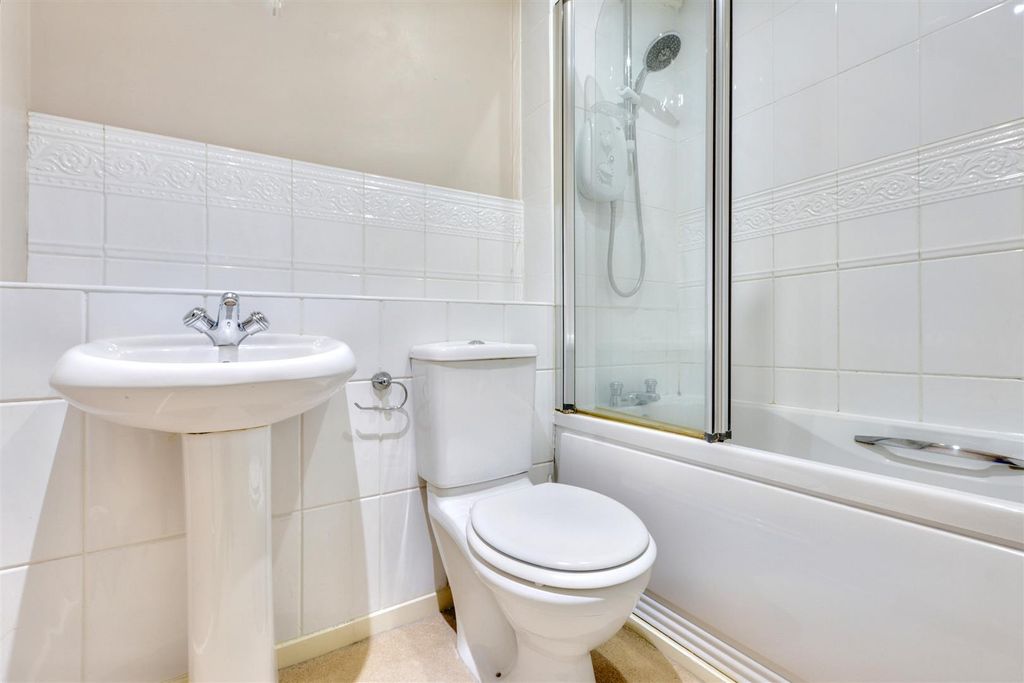 Property photo 3 of 20 Bathroom