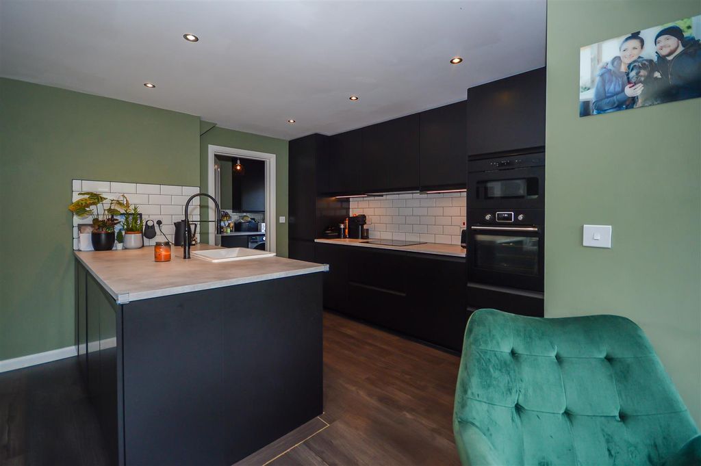 Property photo 3 of 16 Kitchen Dining Room