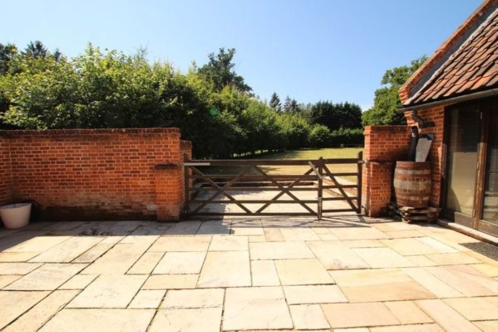 Property photo 3 of 27