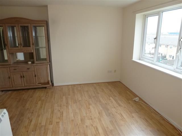 Property photo 3 of 7 Living Room