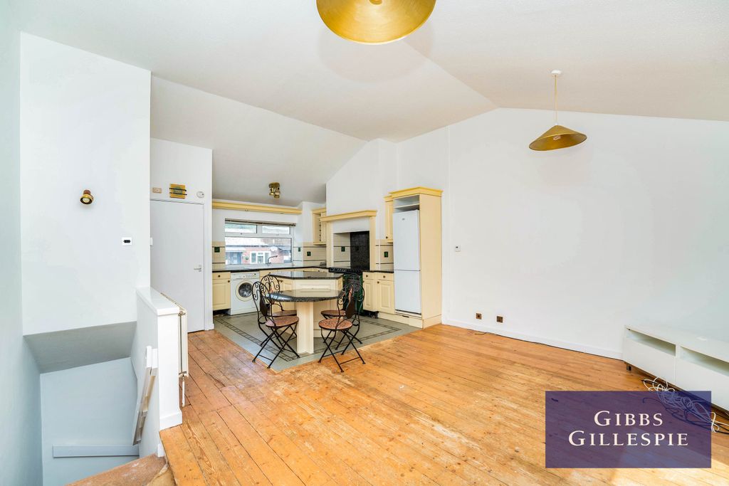 Property photo 2 of 10 1