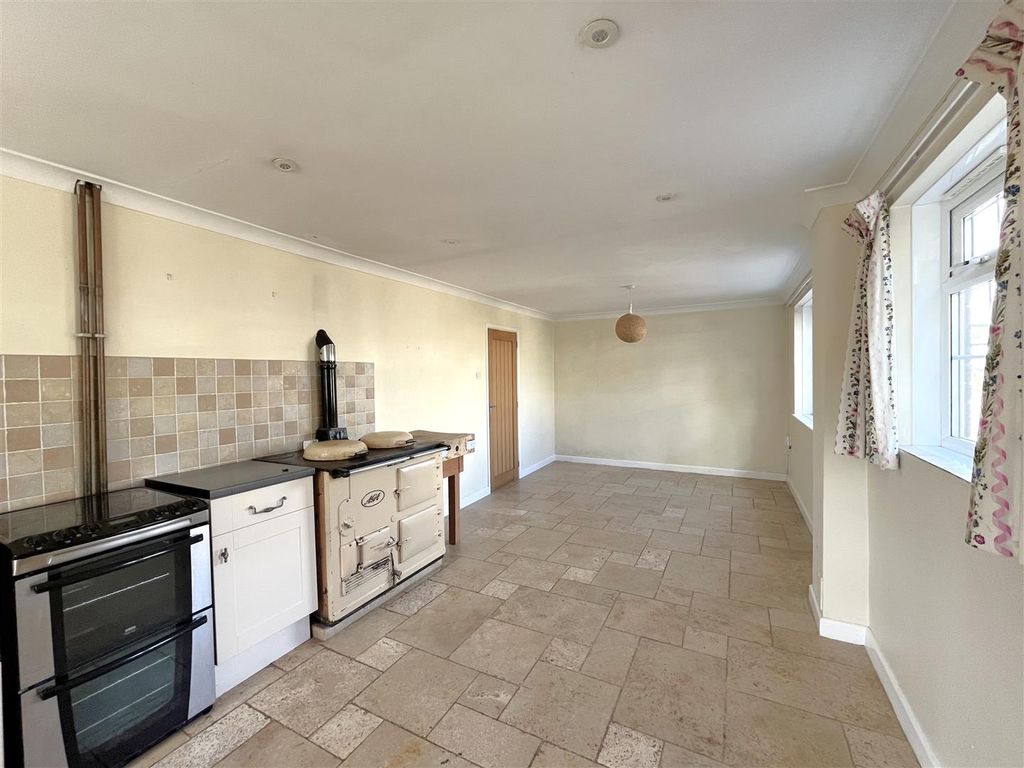 Property photo 2 of 11 Large Traditional Style Kitchen