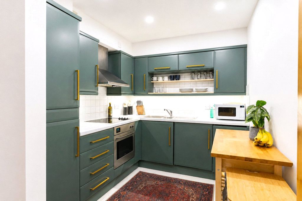 Property photo 2 of 16 Refitted Kitchen