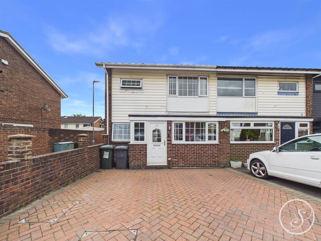 Property photo 1 of 18 External