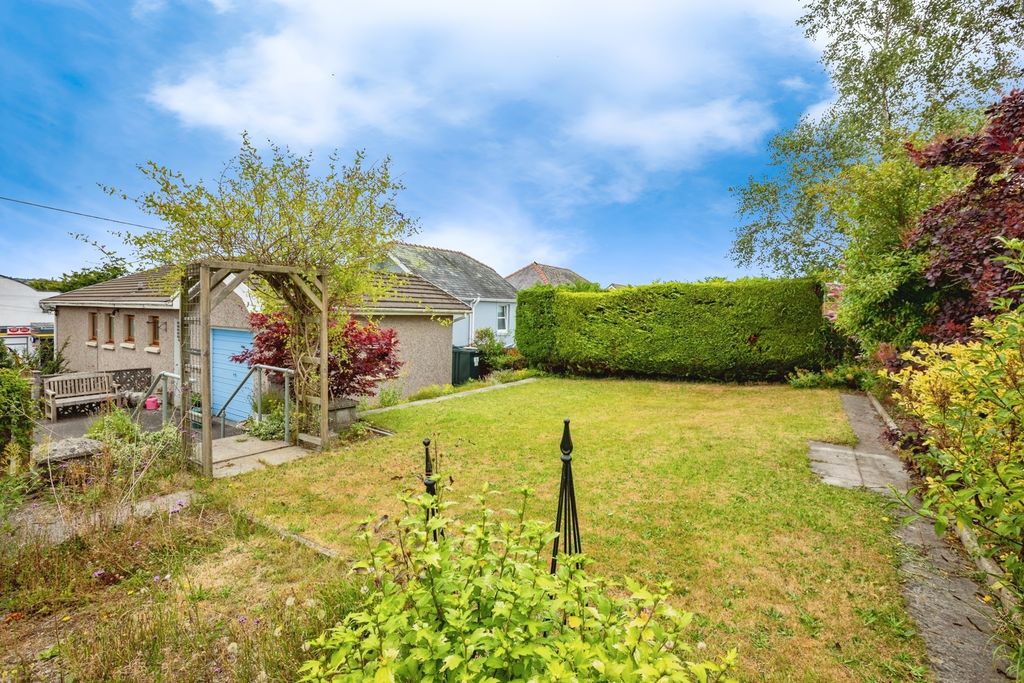 Property photo 3 of 17 Photo