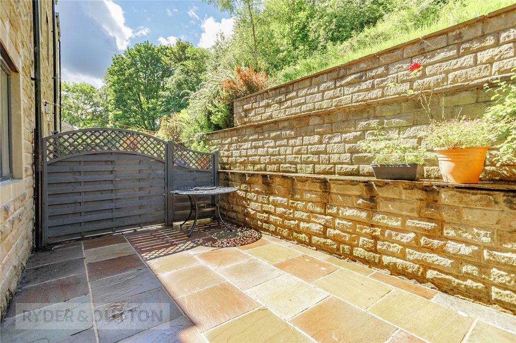 Property photo 2 of 28 Garden