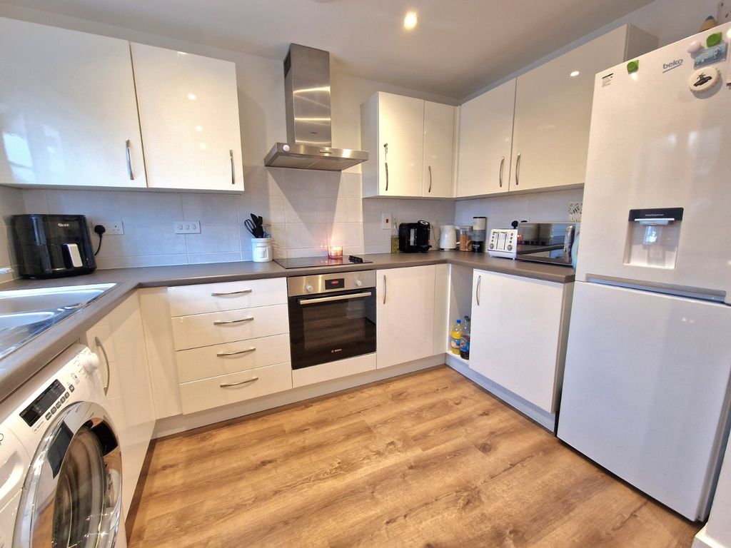 Property photo 3 of 15 Kitchen