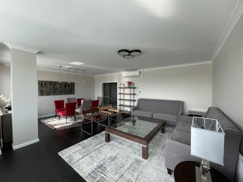 Property photo 1 of 11 Reception