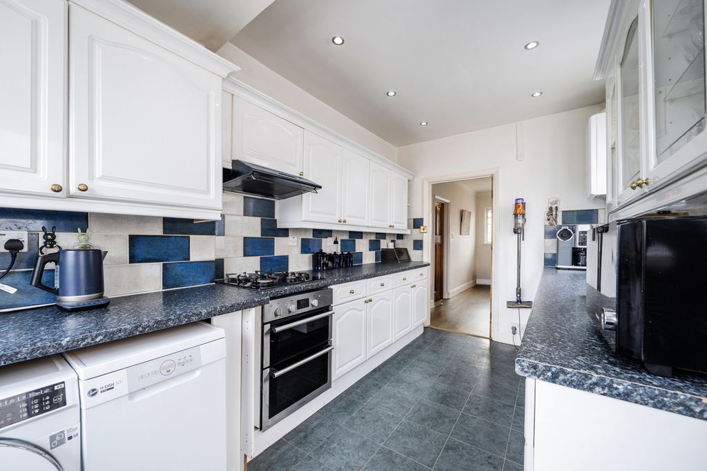 Property photo 2 of 14 1-6A7318F8F1B21-1...