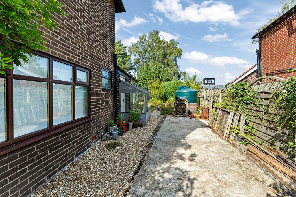 Property photo 3 of 27