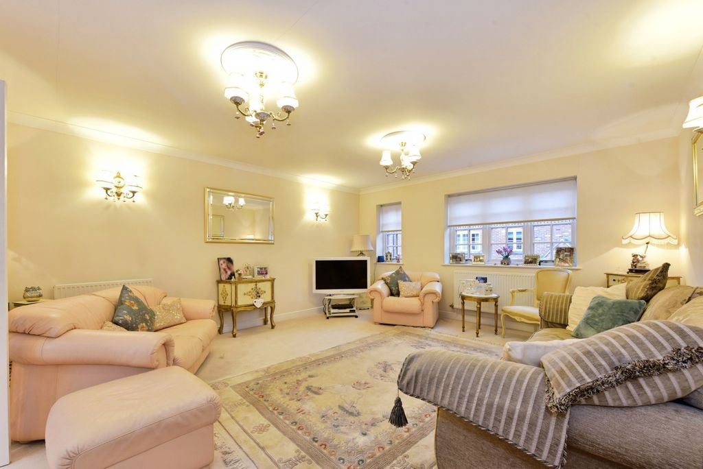 Property photo 2 of 26 Pbox-Img.Jpg