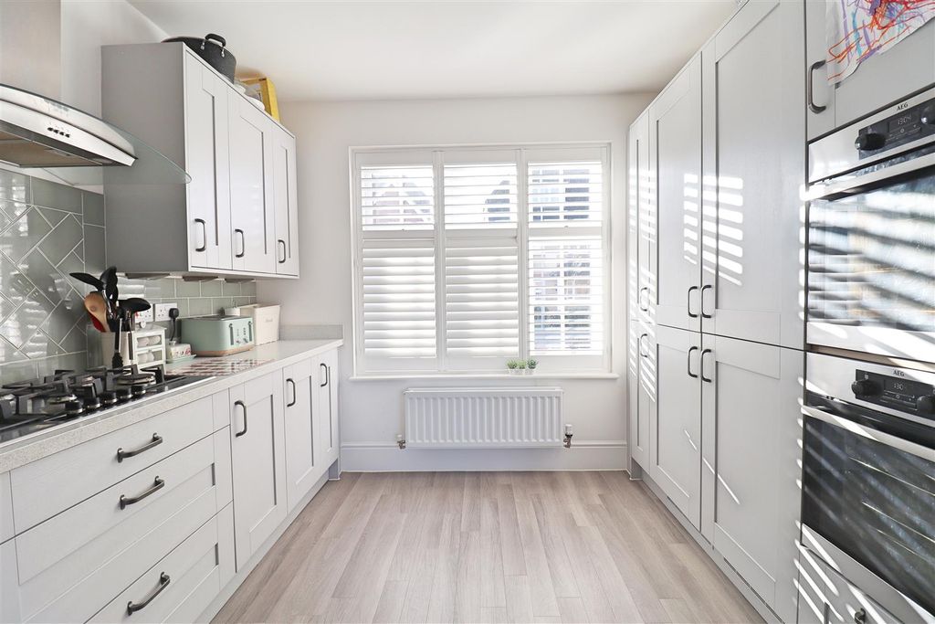 Additional image 5 of 5 bed detached house for saleHome Field Drive, Braintree CM7
