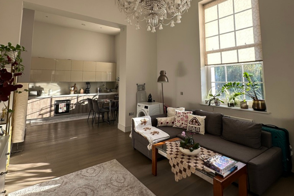 Property photo 1 of 11 Living Room