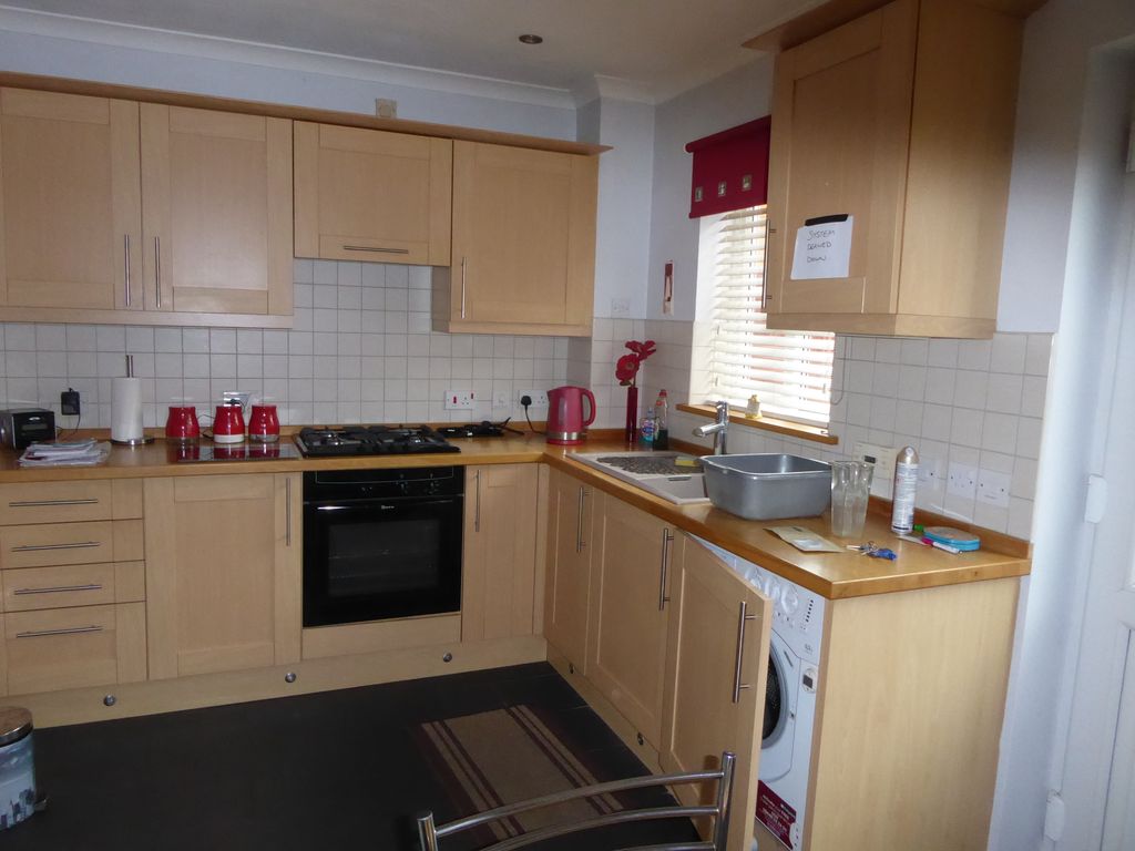 Property photo 3 of 8 Kitchen