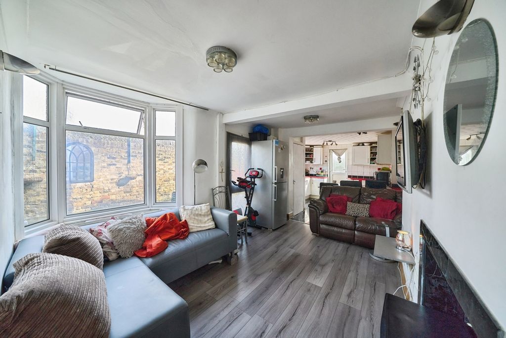 Property photo 3 of 30 Pbox-Img.Jpg