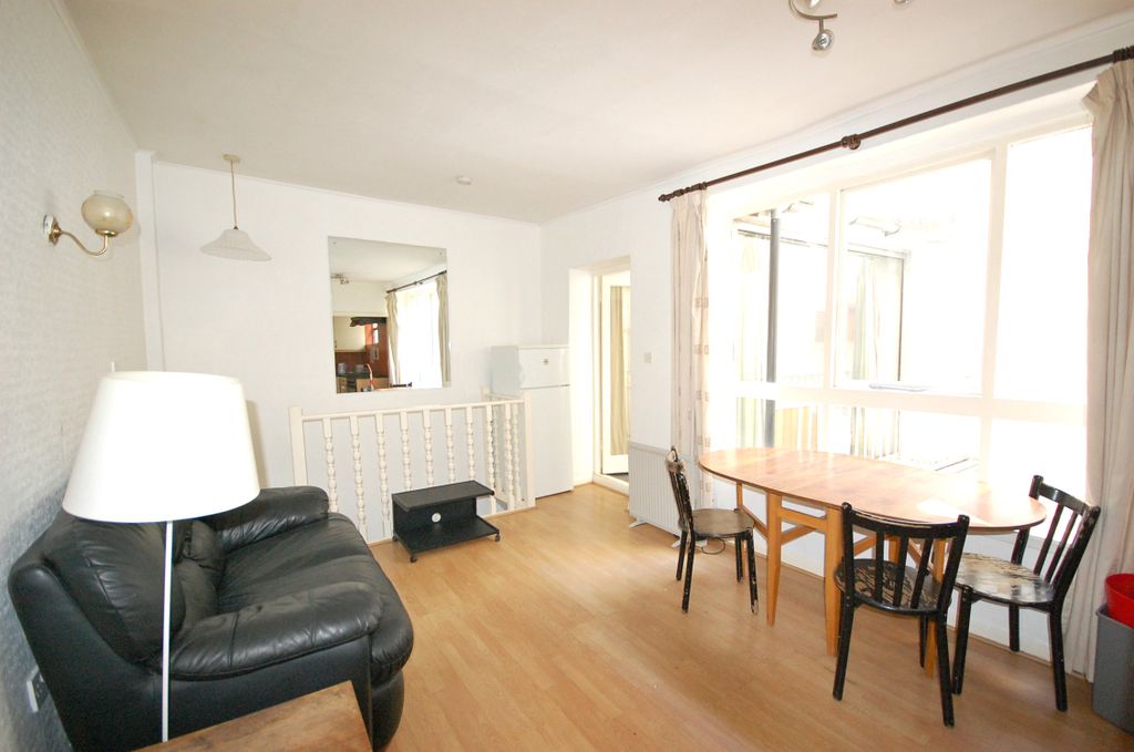Property photo 1 of 9 Lounge