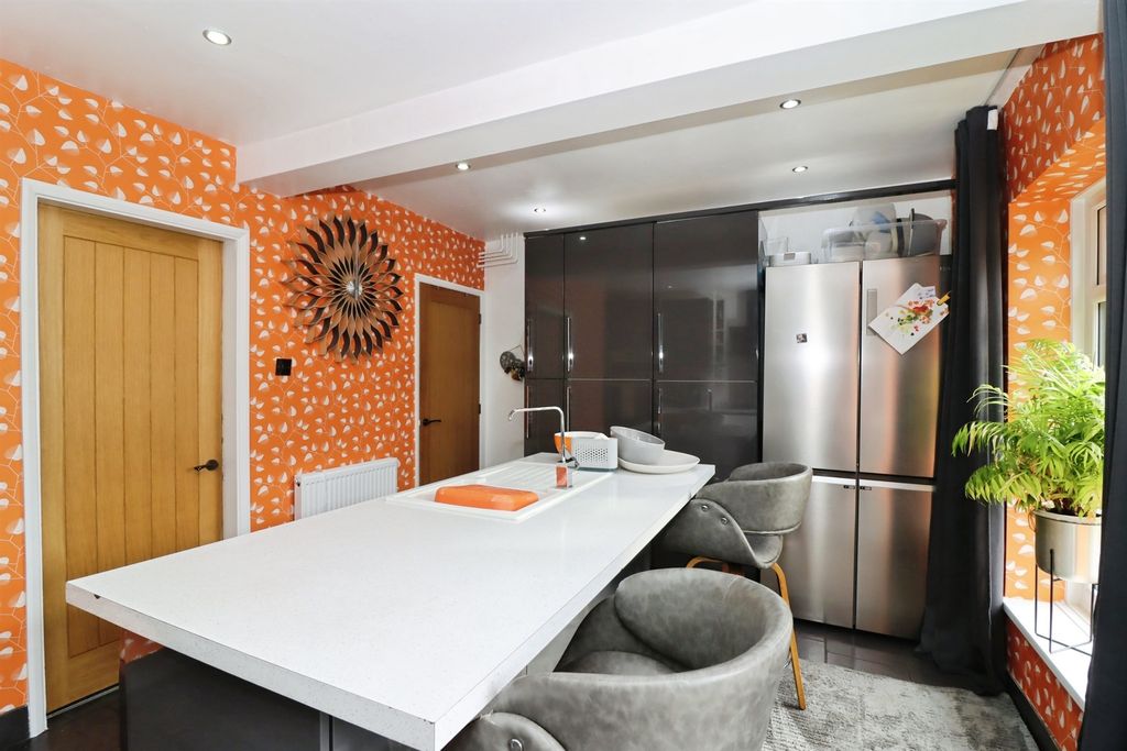 Property photo 2 of 16 Kitchen