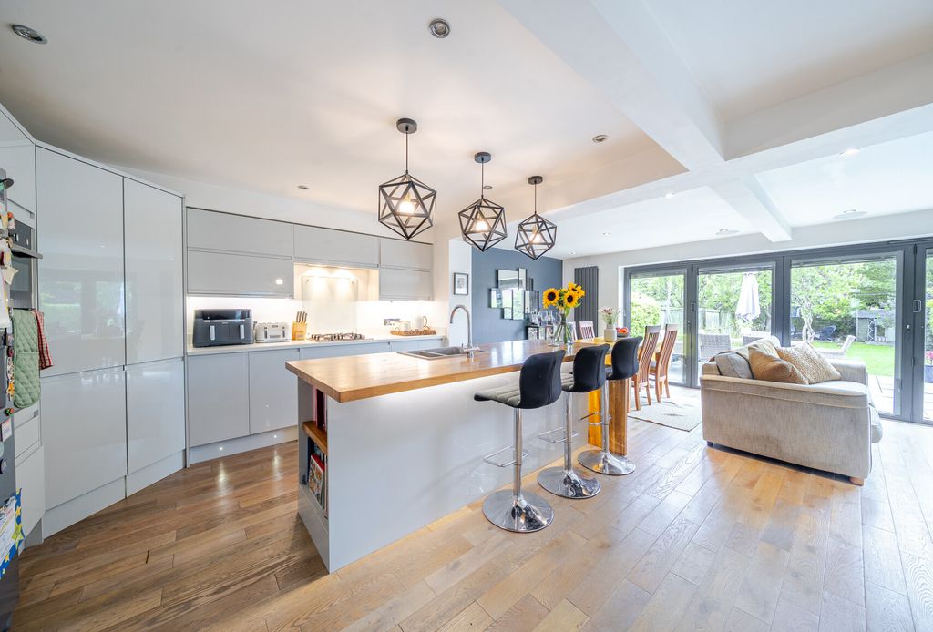 Property photo 2 of 18 1356142-1-68Cbe9A...