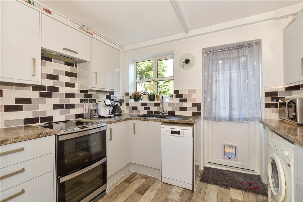 Property photo 2 of 8 Kitchen