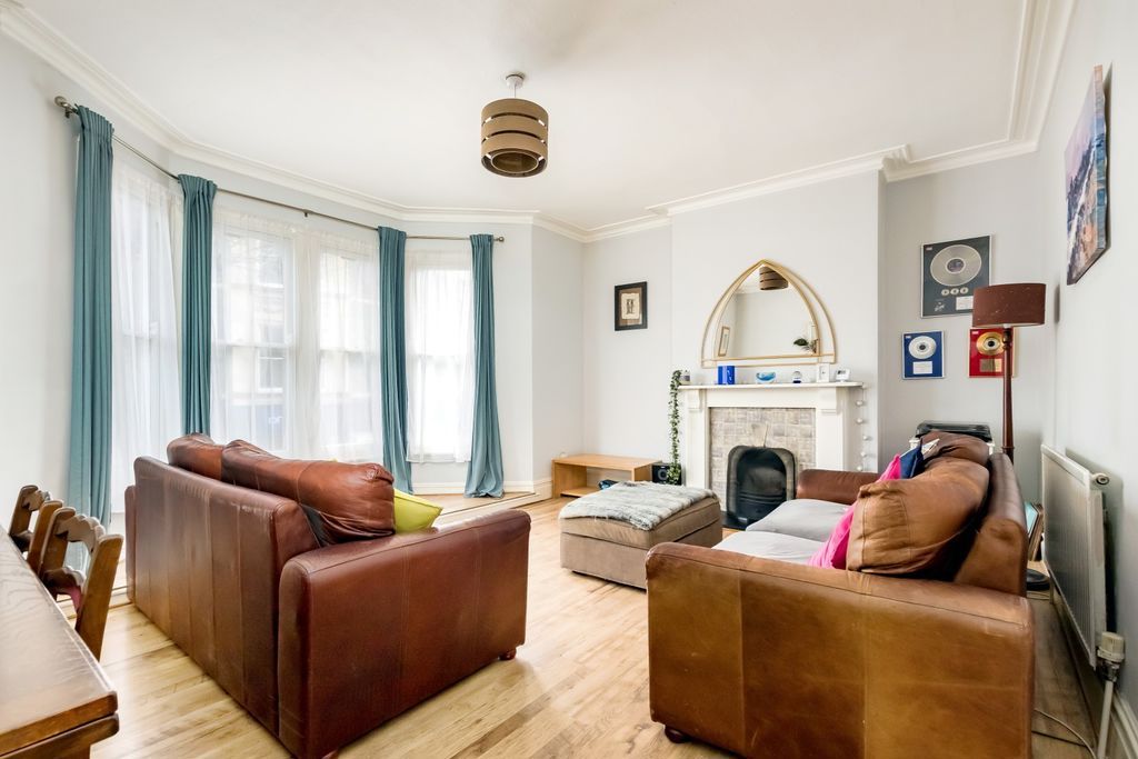 Property photo 2 of 12 Sitting Room