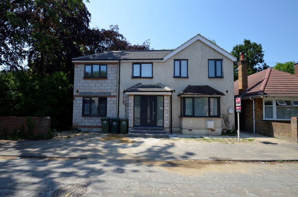 Property photo 1 of 5 Room 1 99 Marlboroiugh Road Front