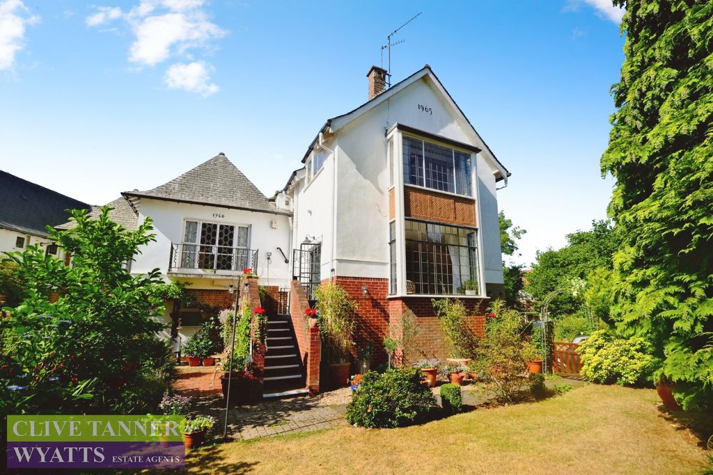 Property photo 1 of 20 19 Paradise Lane