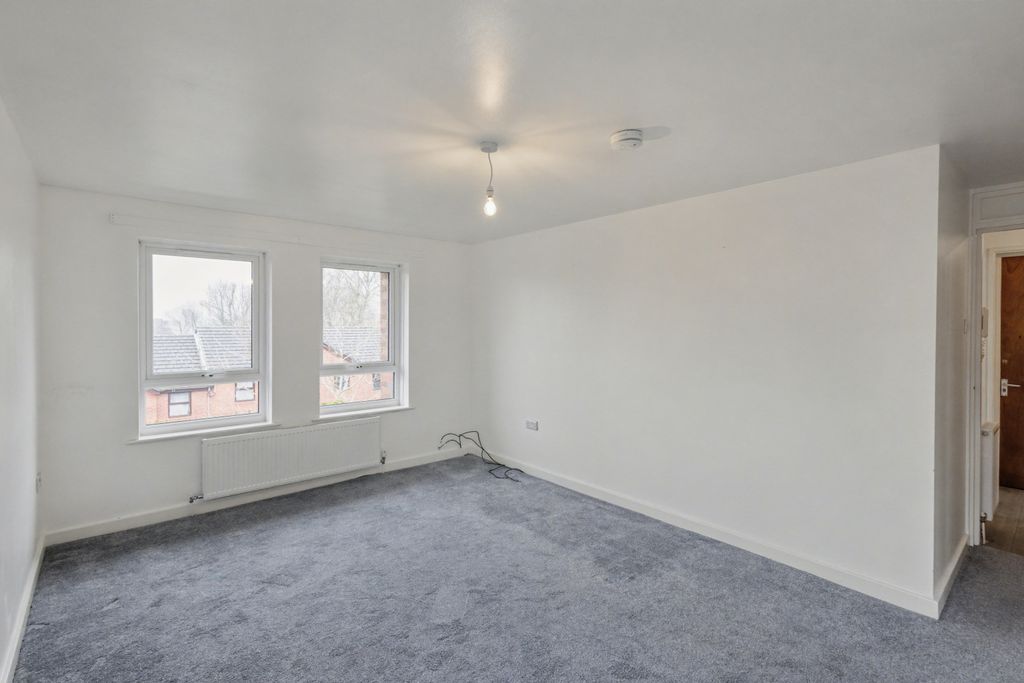 Property photo 3 of 15 Flat 17, St Johns Court, Sholebrook Avenue, Leeds, Ls7 3HD