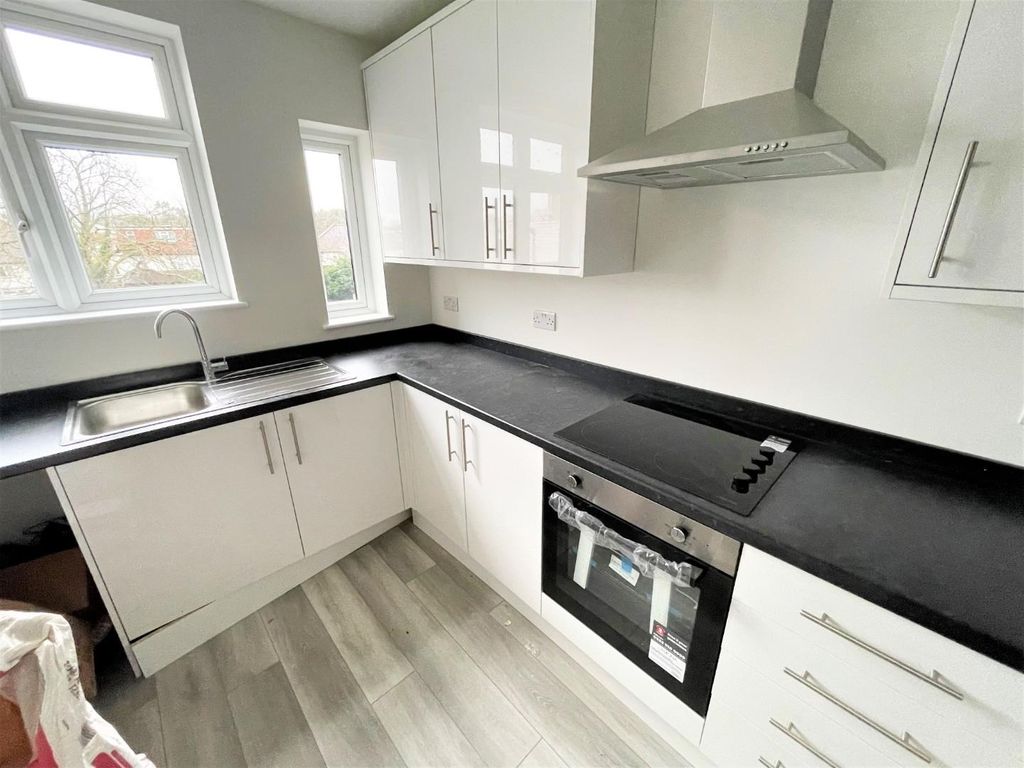 Property photo 1 of 8 Kitchen.Jpg