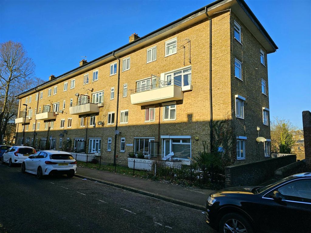 Property photo 1 of 9 Building