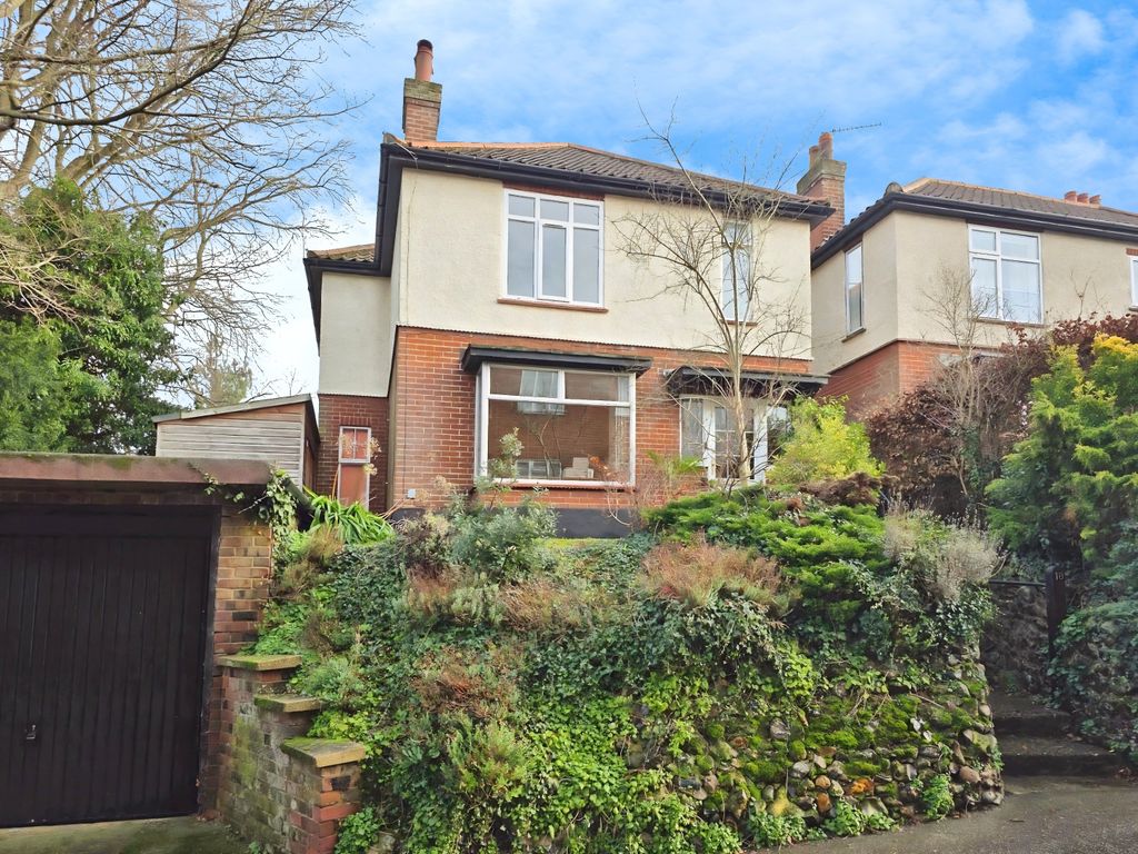 Property photo 1 of 12