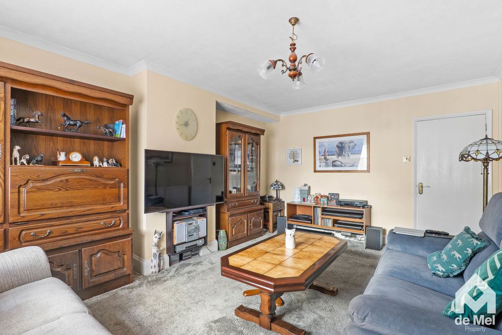 Property photo 3 of 11 Photo 8