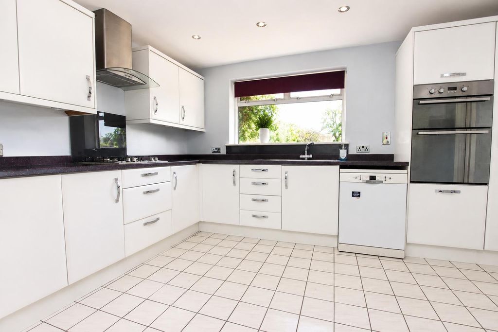 Property photo 2 of 17 0d0189De-F8A6-4463-A36d-A3d8Cff69cd7.Png