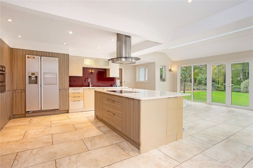 Property photo 2 of 27 Kitchen