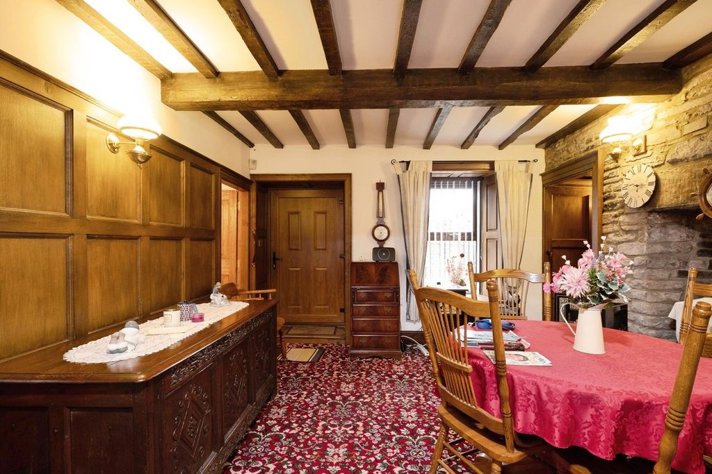 Property photo 2 of 28