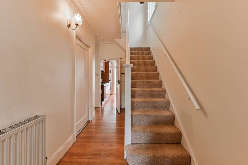 Property photo 3 of 27