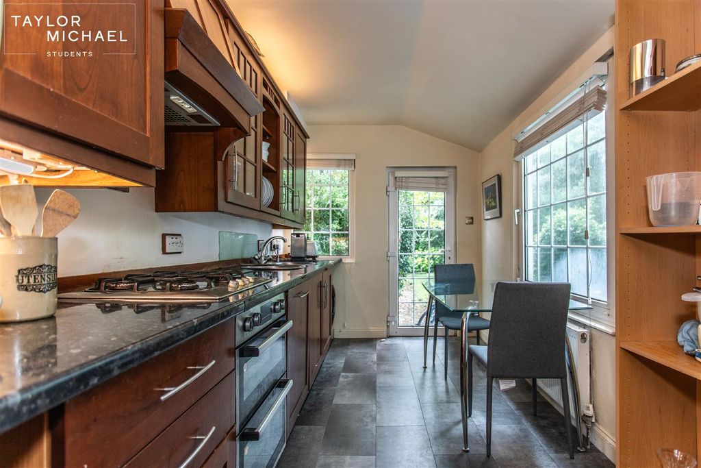 Property photo 3 of 32 Kitchen