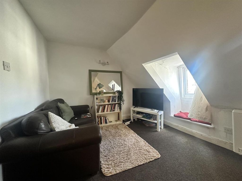Property photo 3 of 6 Cosy Lounge With Plush Leather Sofa And TV Setup...