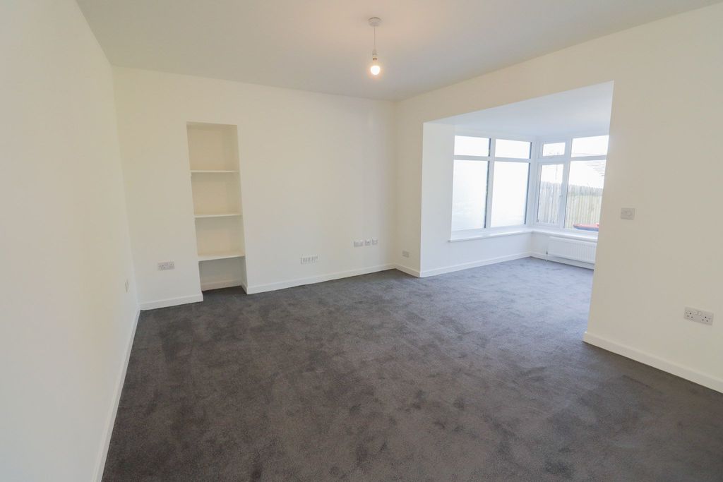 Property photo 2 of 33