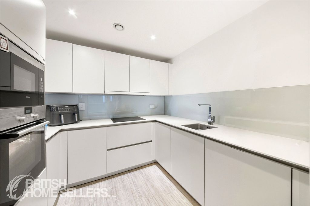 Property photo 3 of 11 Picture No. 10