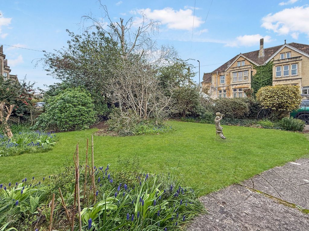 Property photo 3 of 44