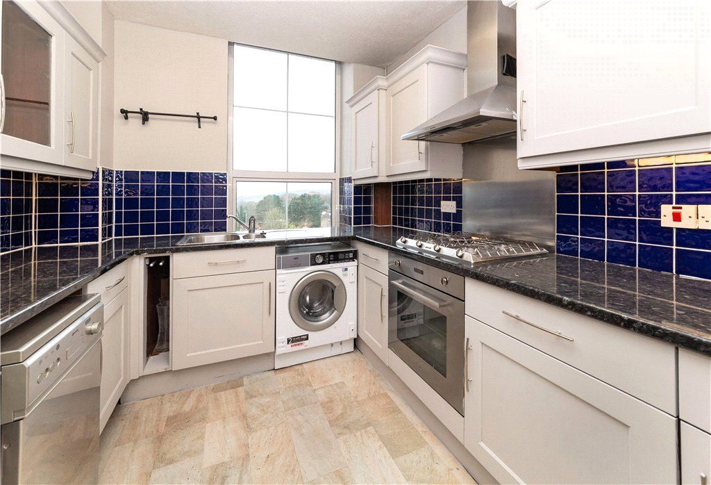 Property photo 3 of 25 Kitchen